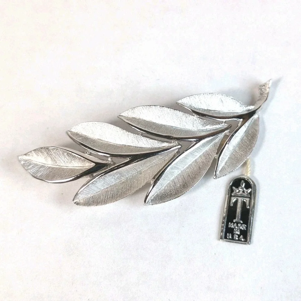 VTG NOS Crown Trifari Women Brooch Brushed Silver Tone Metal Leaves Long 2.75